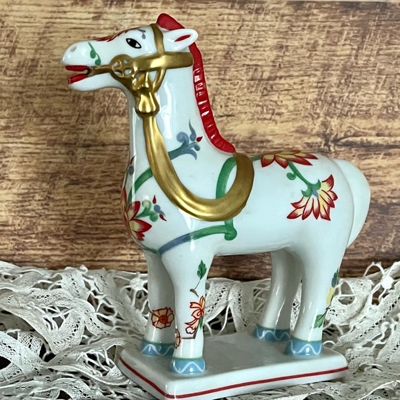 Kakiemon Ceramic Horse Asian Inspired Decor - Picture 6 of 7
